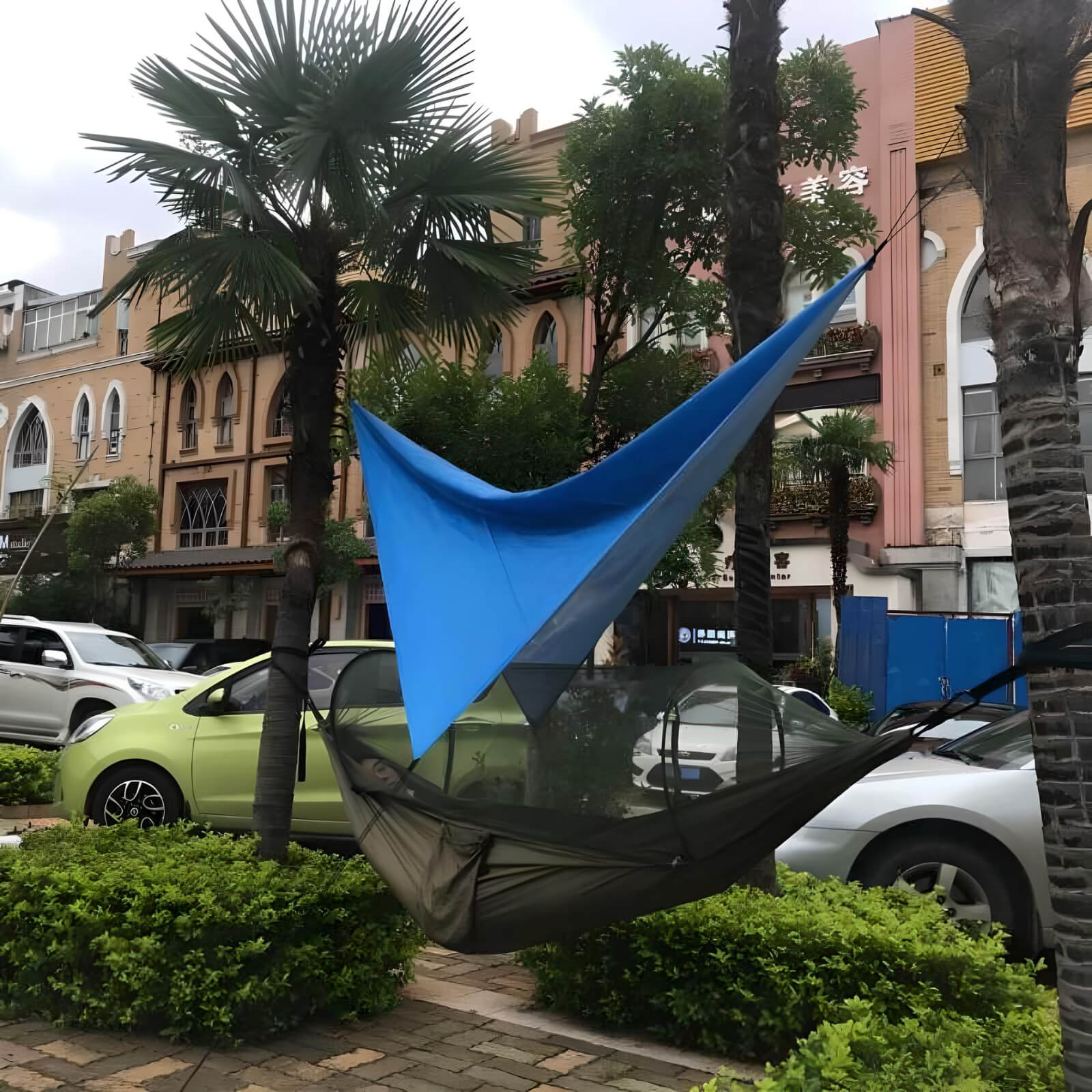 blue-rain-cover-of-hammock-with-rainfly-and-bugnet