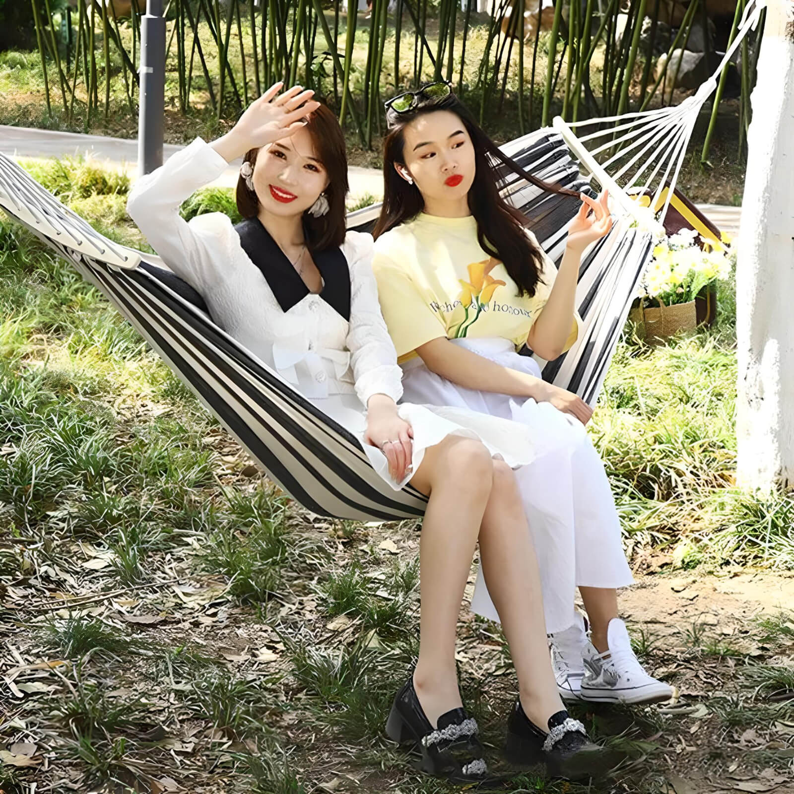 brazilian-hammock-bed-two-girl-sitting-on-hammock