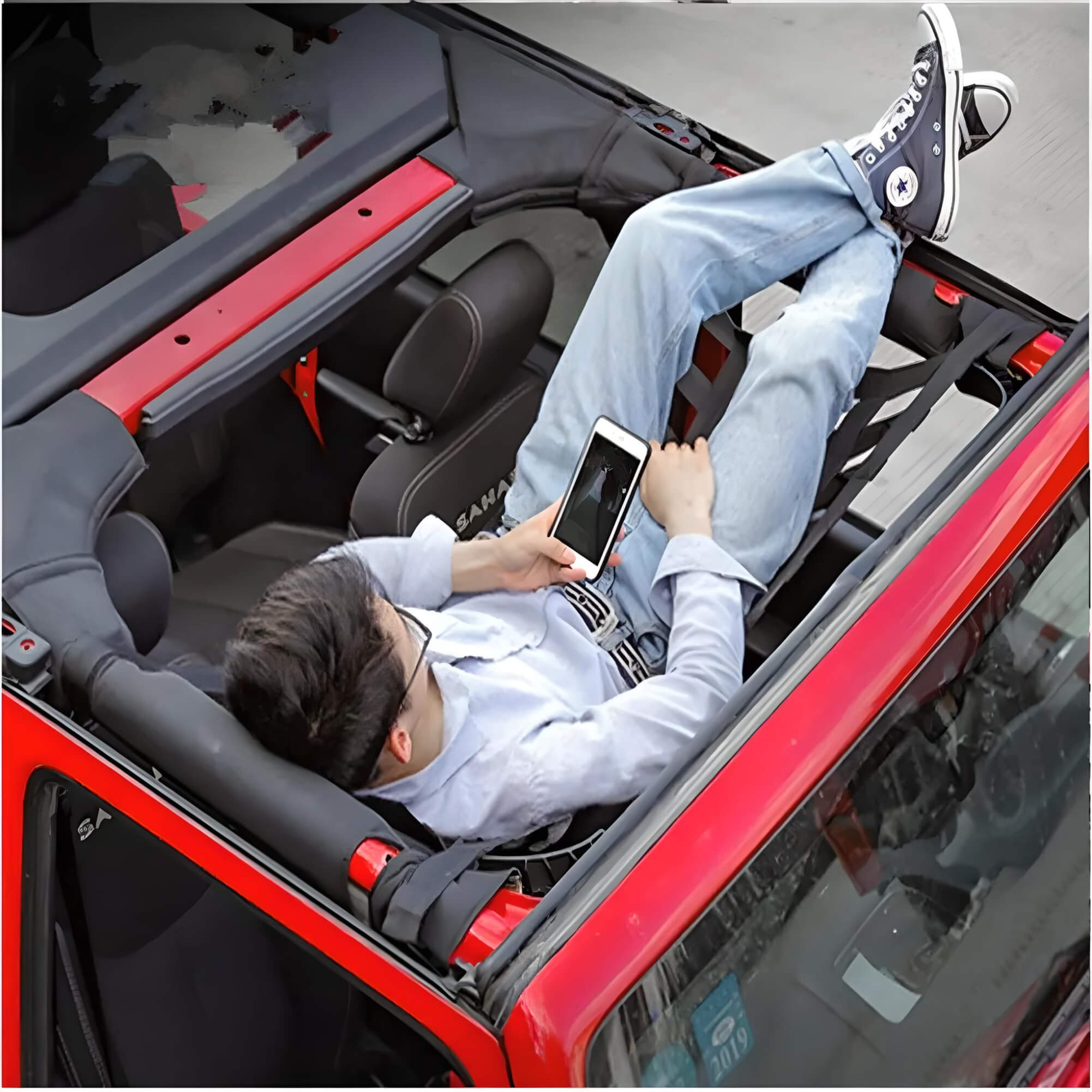 jeep-wrangler-hammock-in-men-sitting