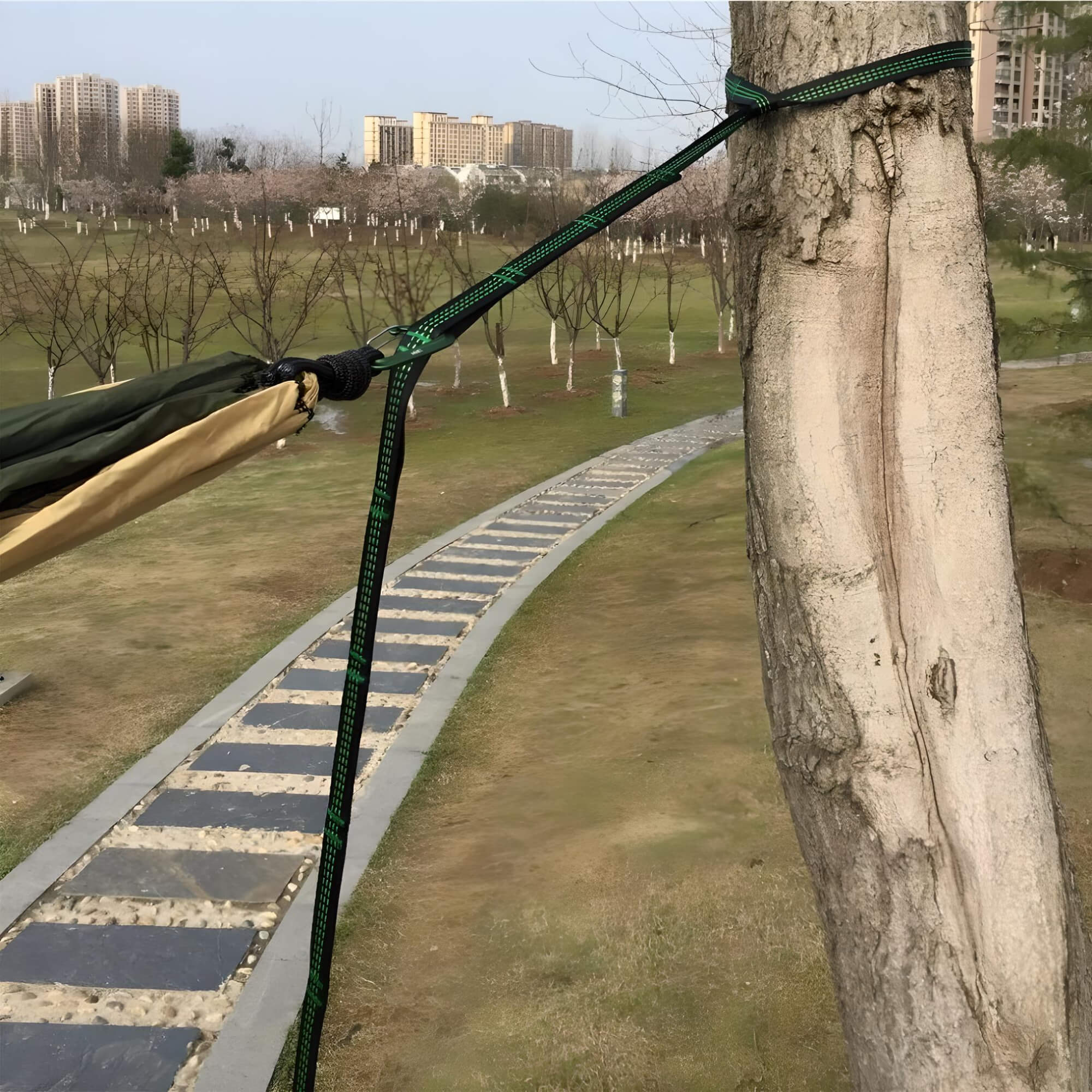 light-weight-back-packing-hammock-hanging-in-tree