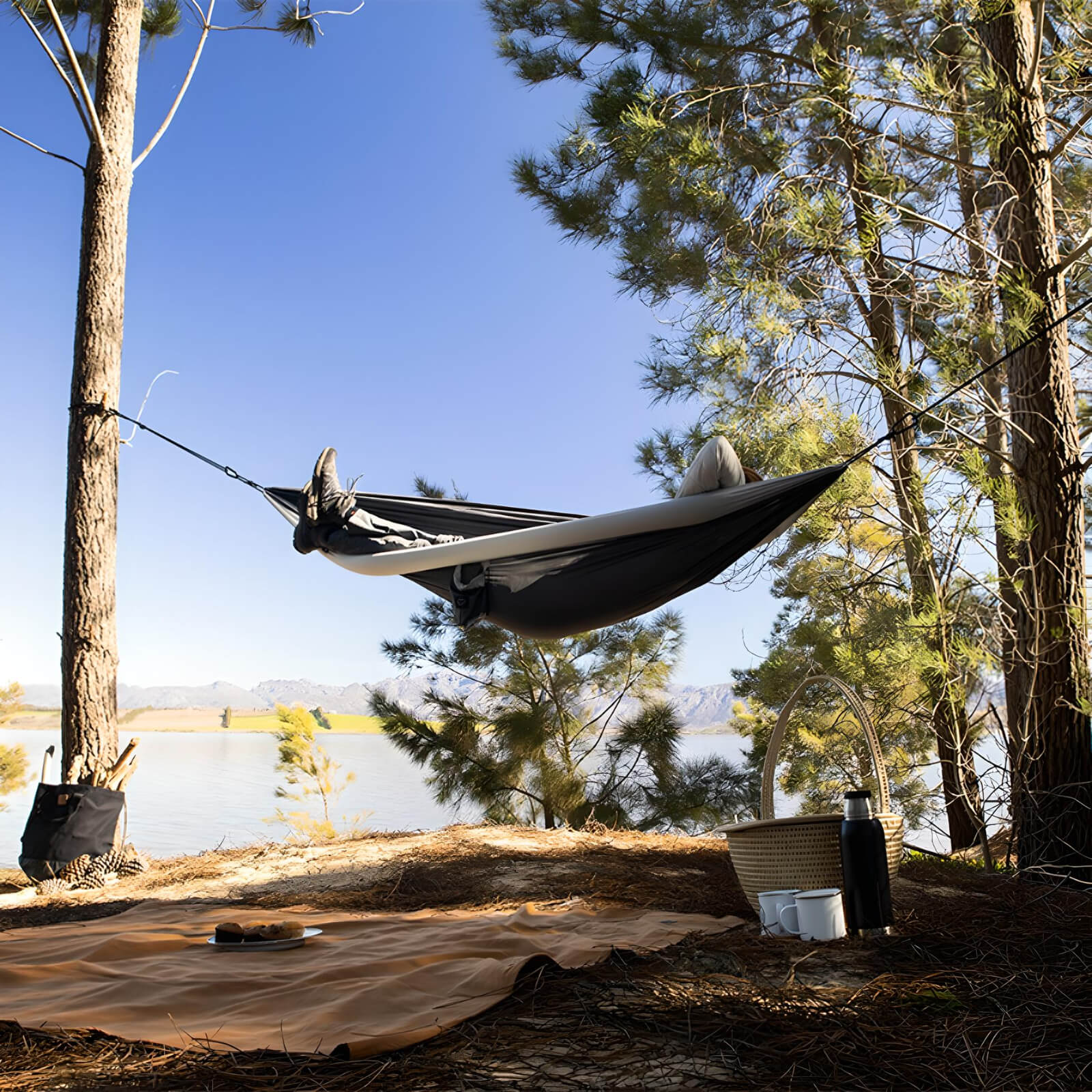 best-under-quilt-for-hennessy-hammock-hanging-in-tree
